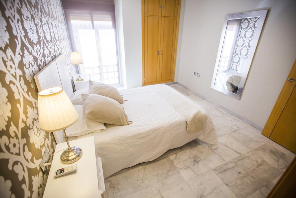 Ab Apartamentos Reding Малага Экстерьер фото