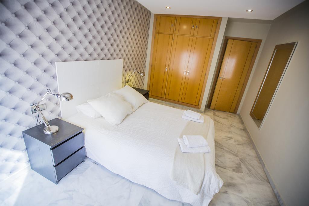 Ab Apartamentos Reding Малага Экстерьер фото
