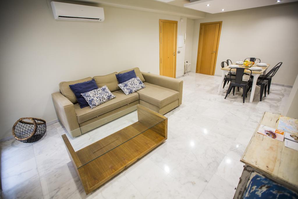 Ab Apartamentos Reding Малага Экстерьер фото
