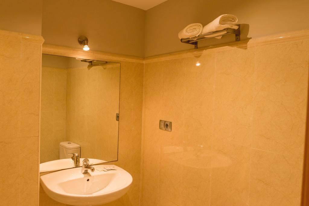 Ab Apartamentos Reding Малага Экстерьер фото